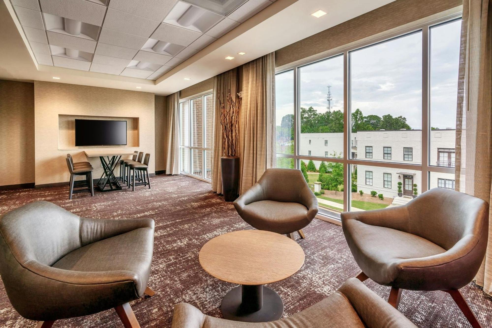 Courtyard By Marriott Atlanta Duluth Downtown Hotel Bagian luar foto
