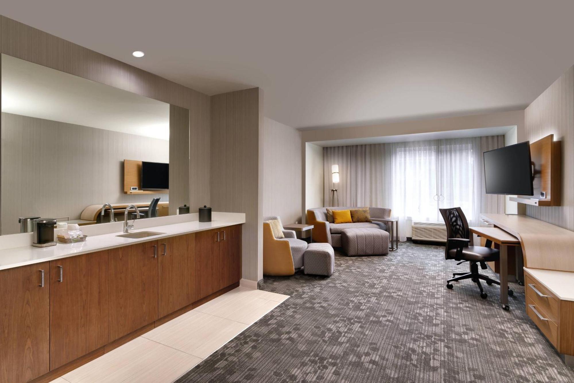 Courtyard By Marriott Atlanta Duluth Downtown Hotel Bagian luar foto