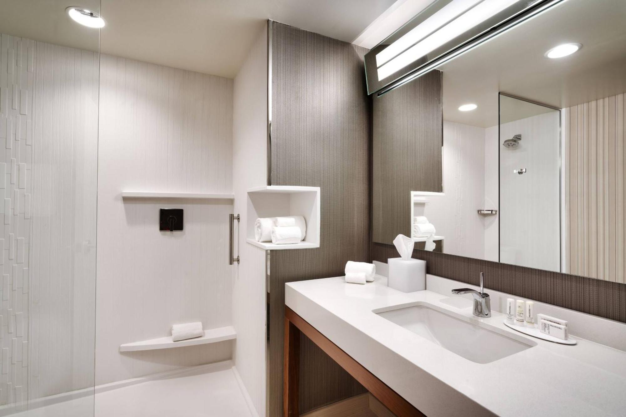 Courtyard By Marriott Atlanta Duluth Downtown Hotel Bagian luar foto