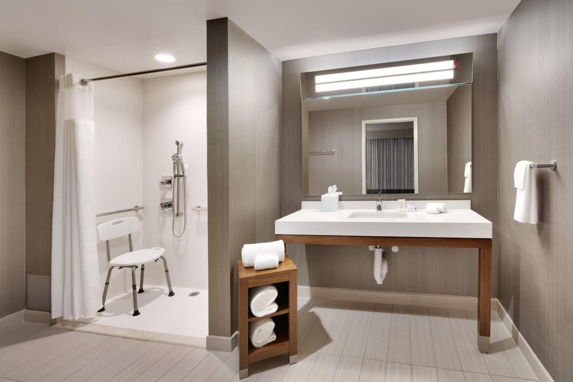 Courtyard By Marriott Atlanta Duluth Downtown Hotel Bagian luar foto