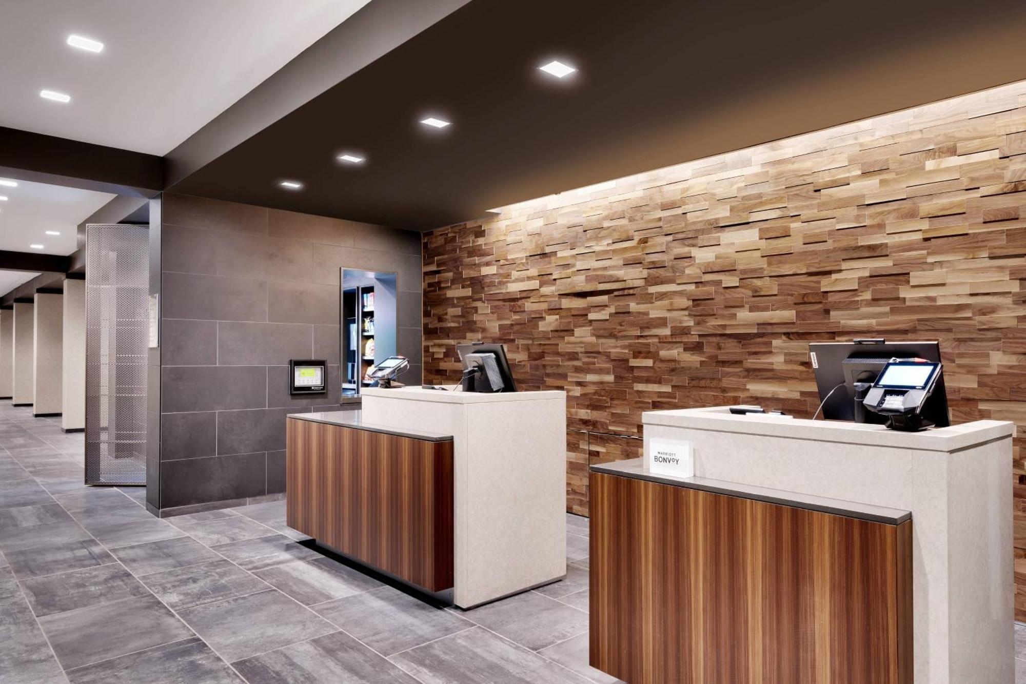 Courtyard By Marriott Atlanta Duluth Downtown Hotel Bagian luar foto