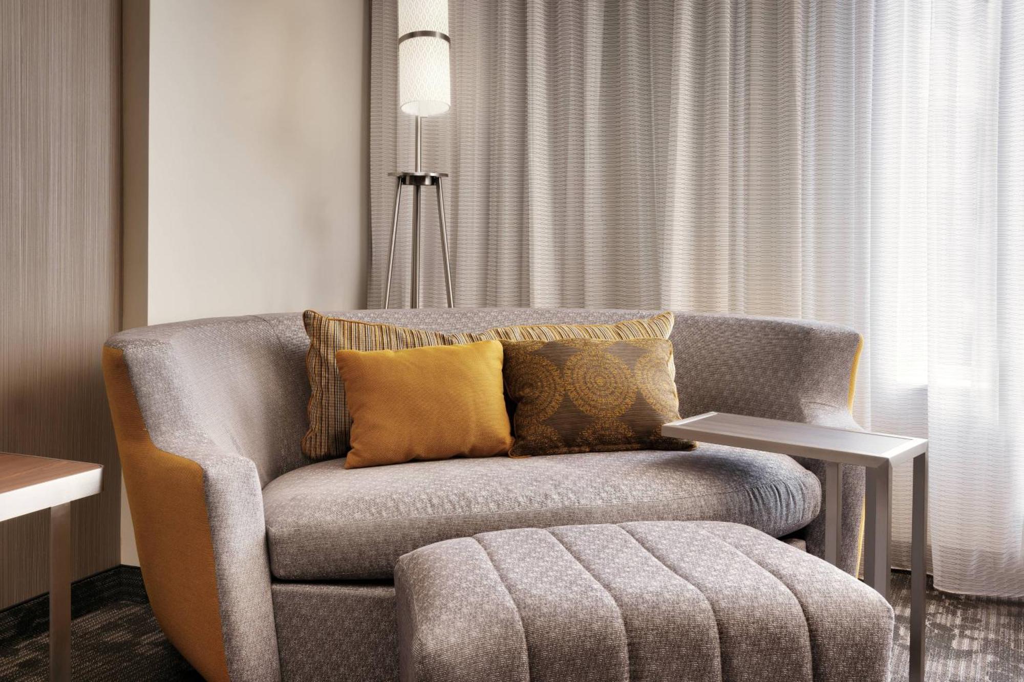 Courtyard By Marriott Atlanta Duluth Downtown Hotel Bagian luar foto