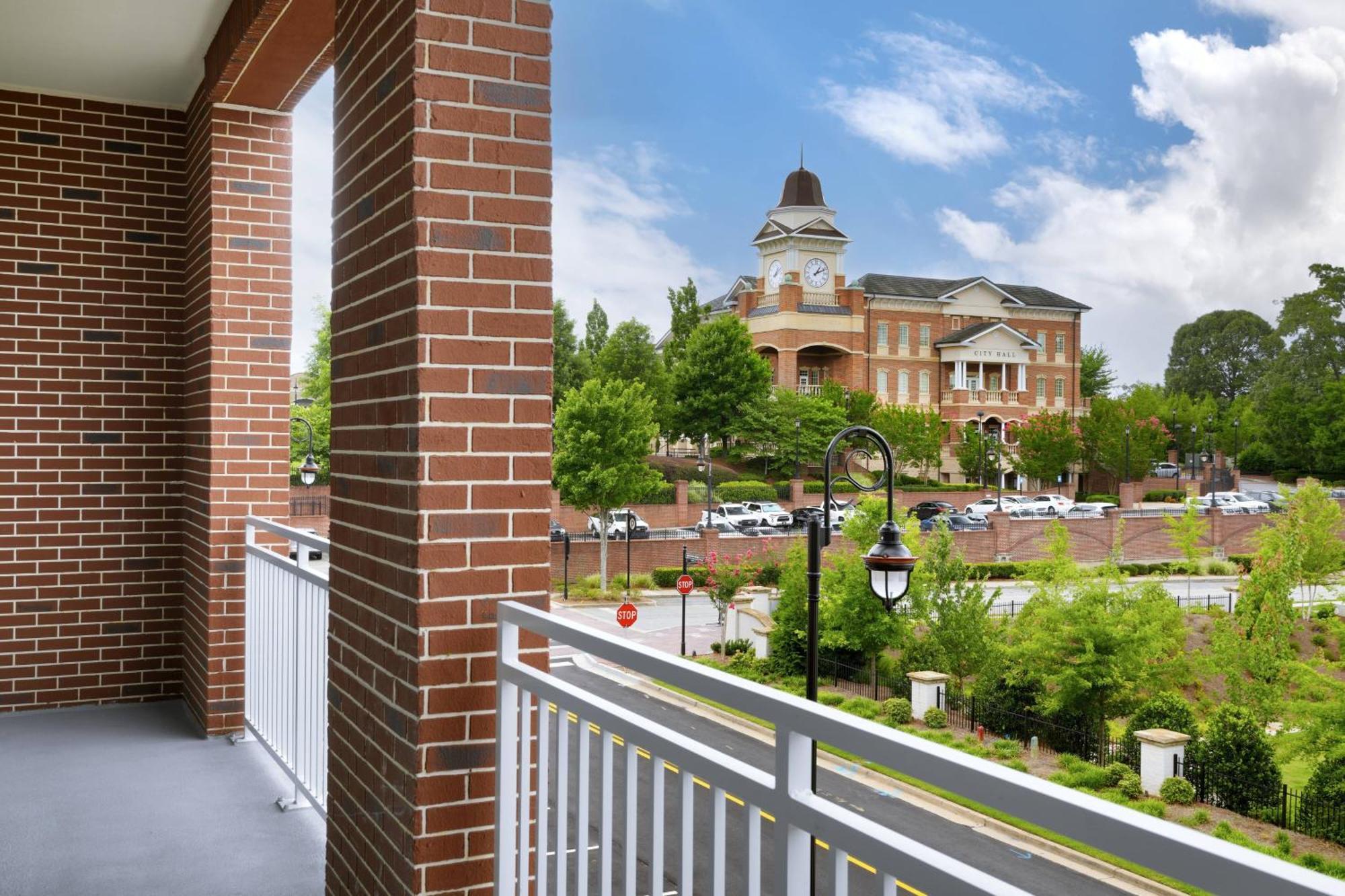 Courtyard By Marriott Atlanta Duluth Downtown Hotel Bagian luar foto