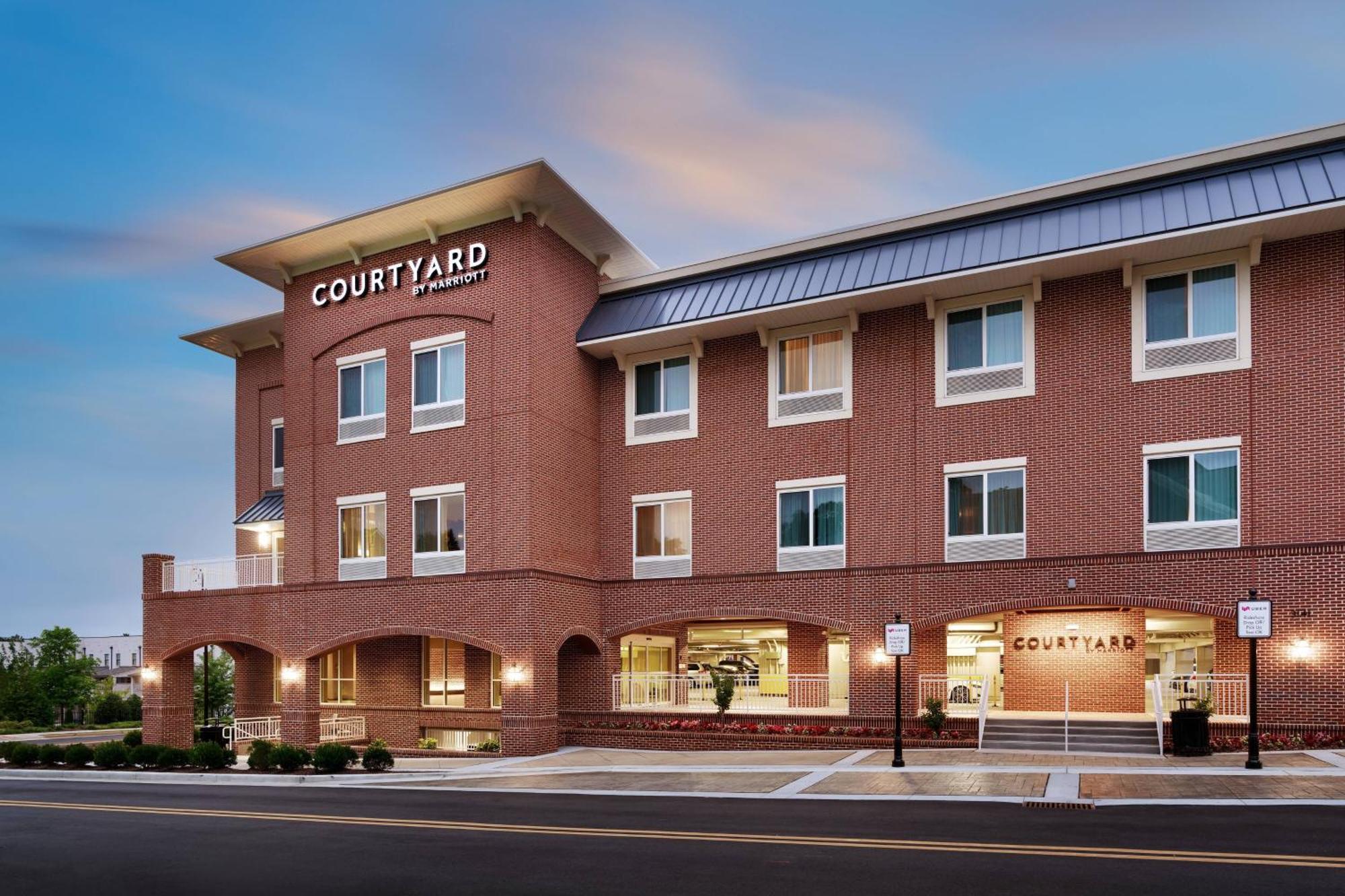 Courtyard By Marriott Atlanta Duluth Downtown Hotel Bagian luar foto